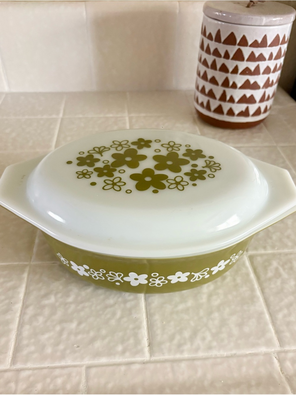Pyrex Crazy Daisy Floral Covered Casserole Dish